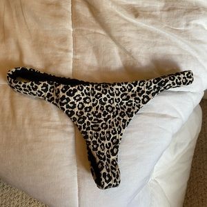 Venmo me $35 or posh $40!